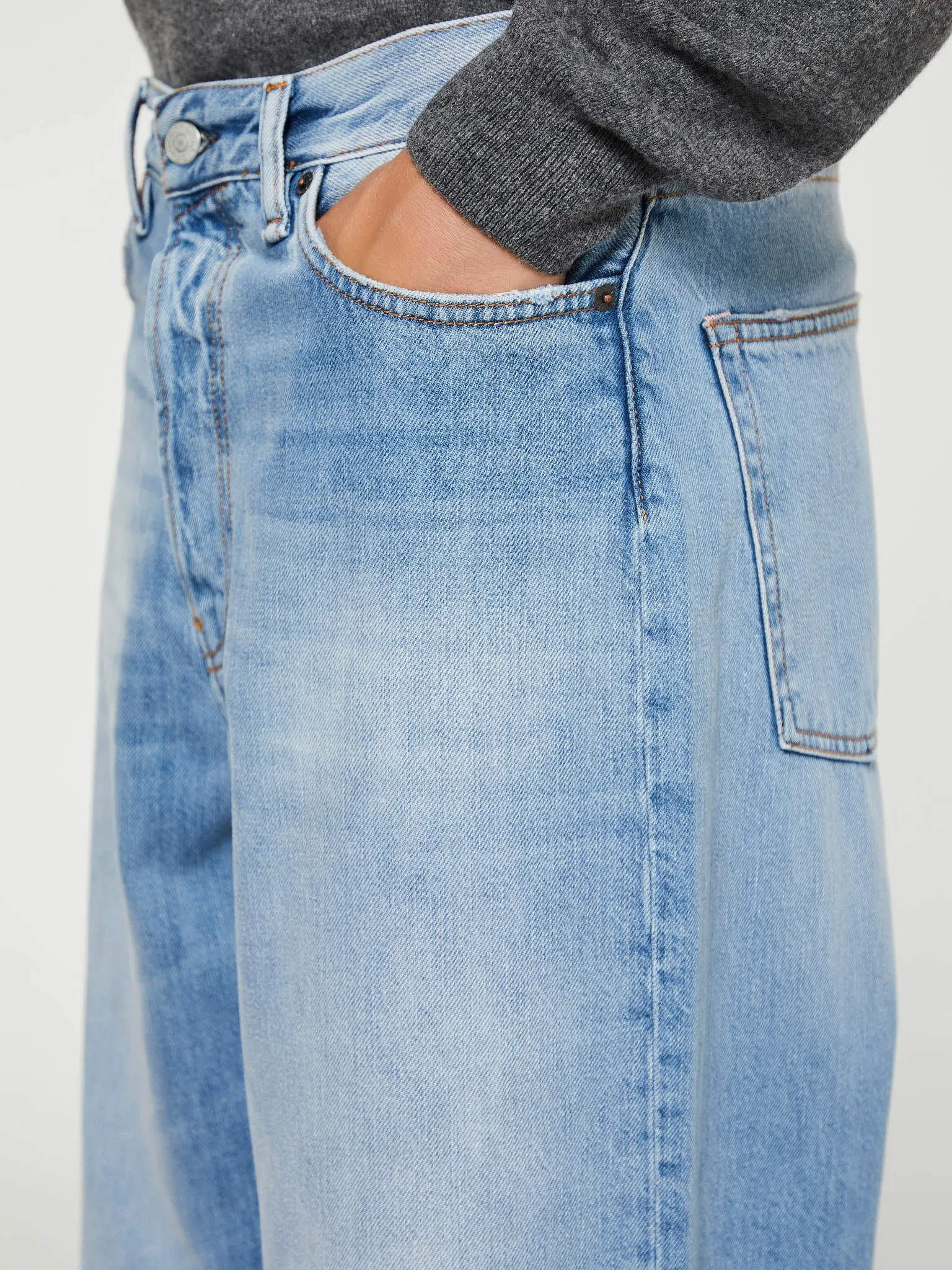 1981 Loose Fit Jeans in Light Blue Vintage