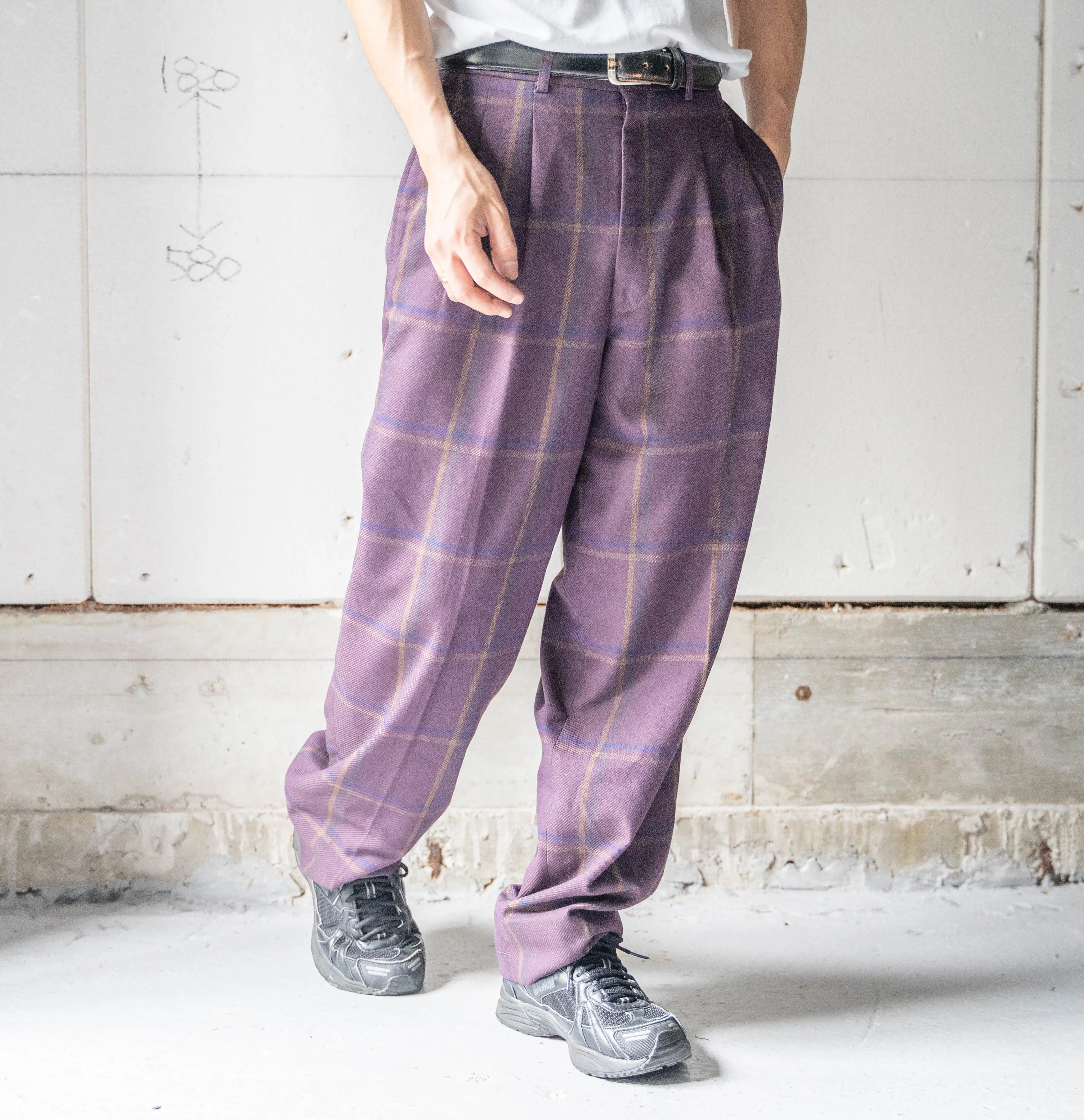 around 1980s burgundy color two tuck checked pattern slacks