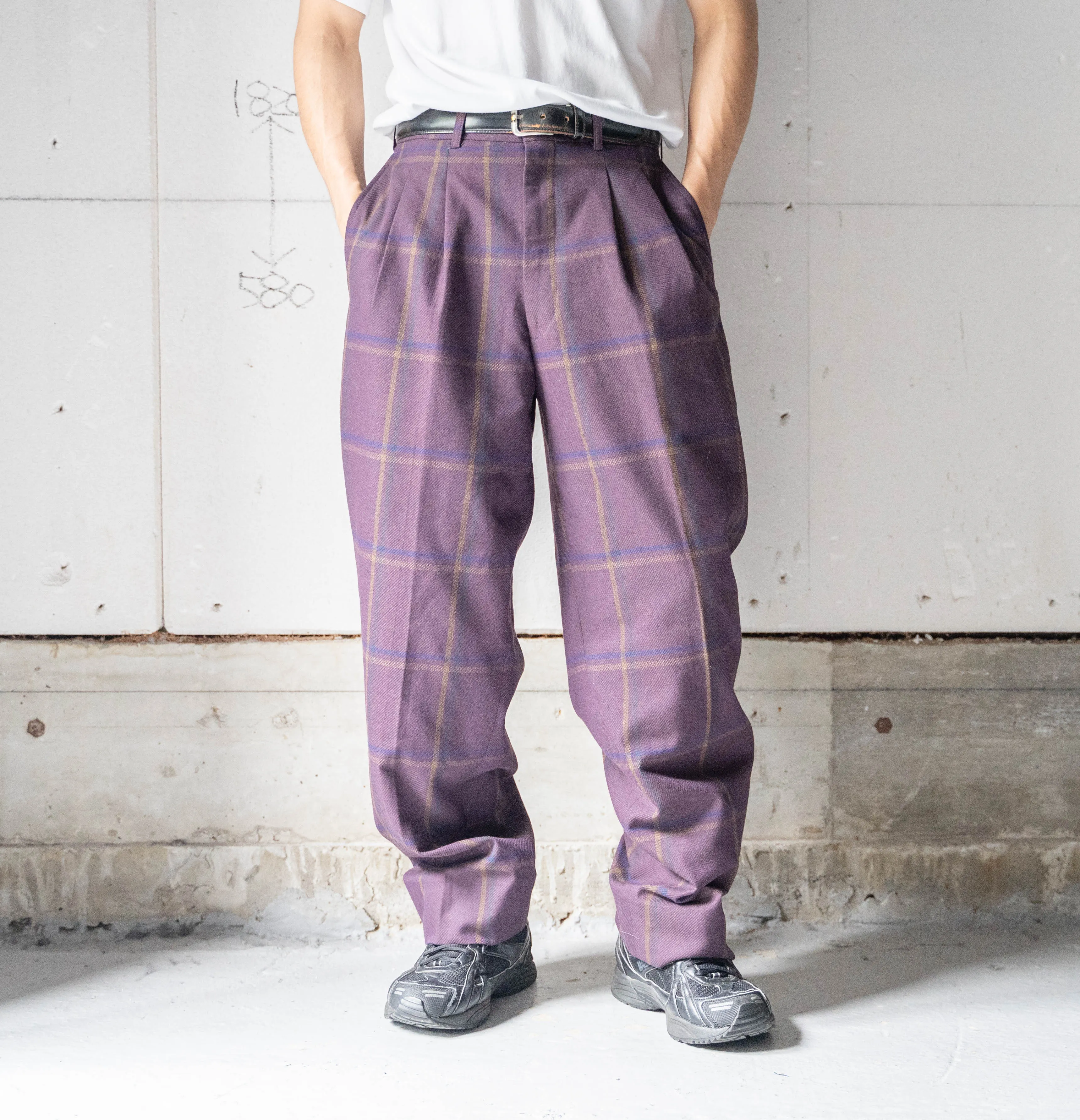 around 1980s burgundy color two tuck checked pattern slacks