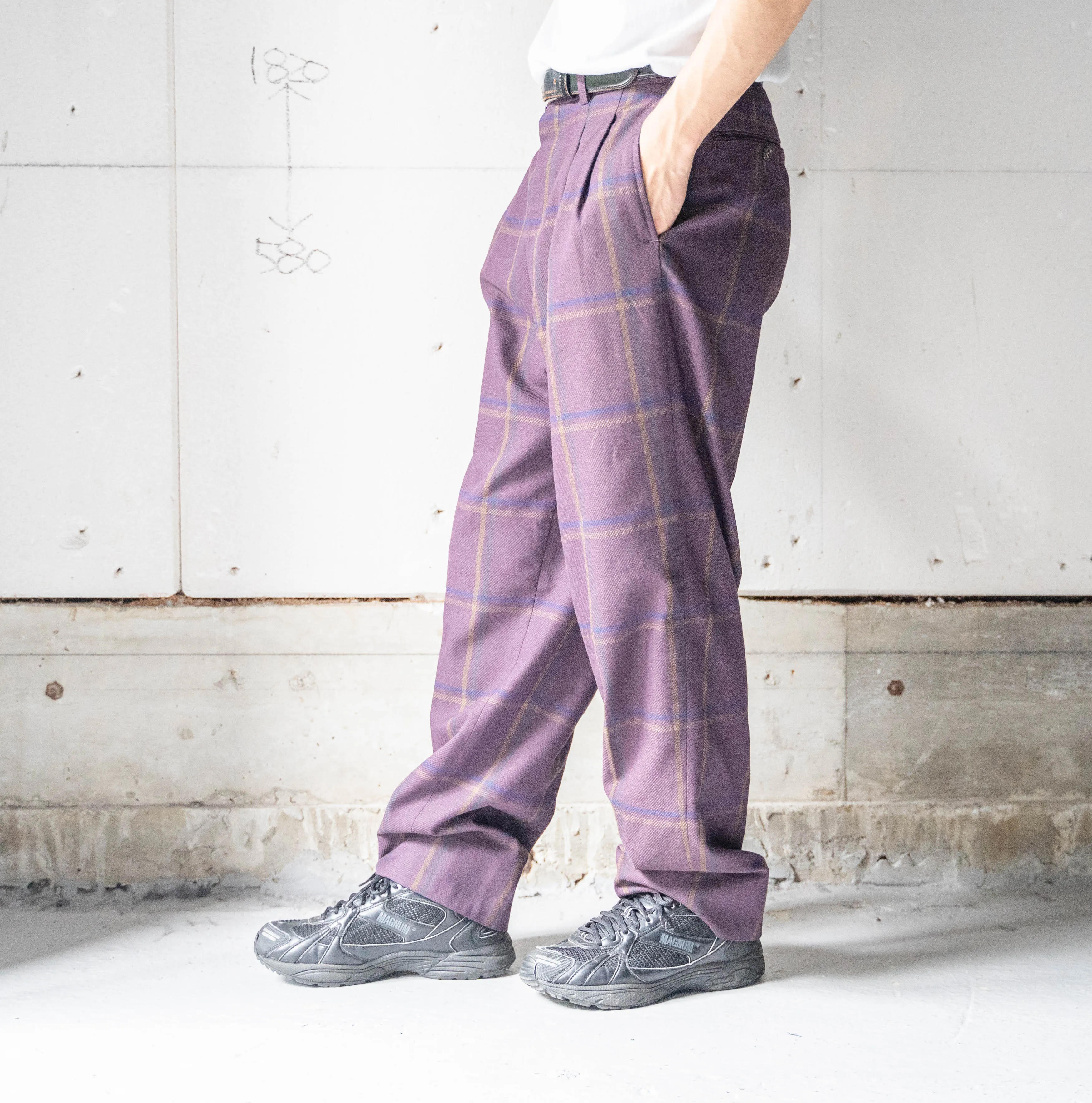 around 1980s burgundy color two tuck checked pattern slacks