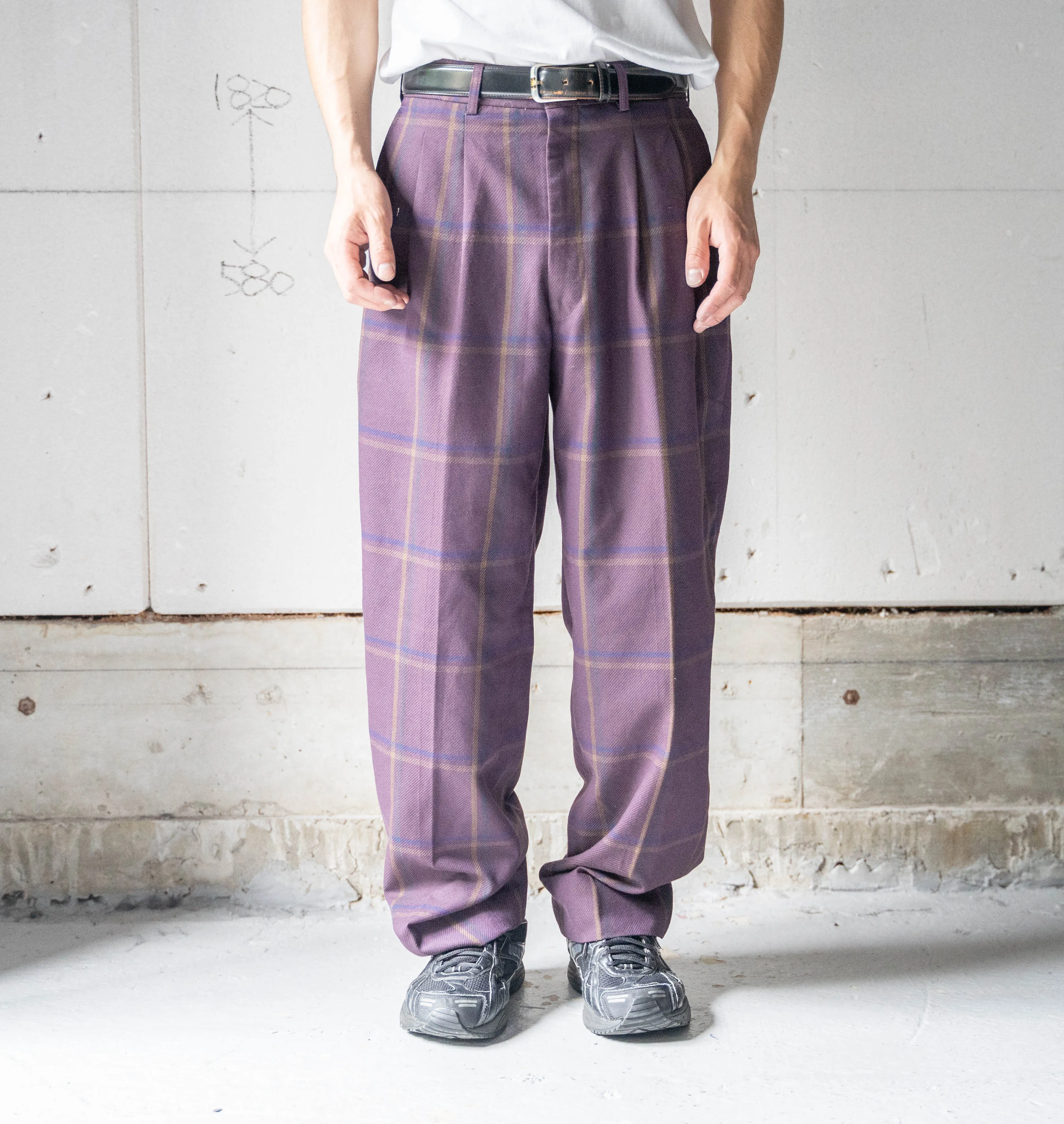 around 1980s burgundy color two tuck checked pattern slacks