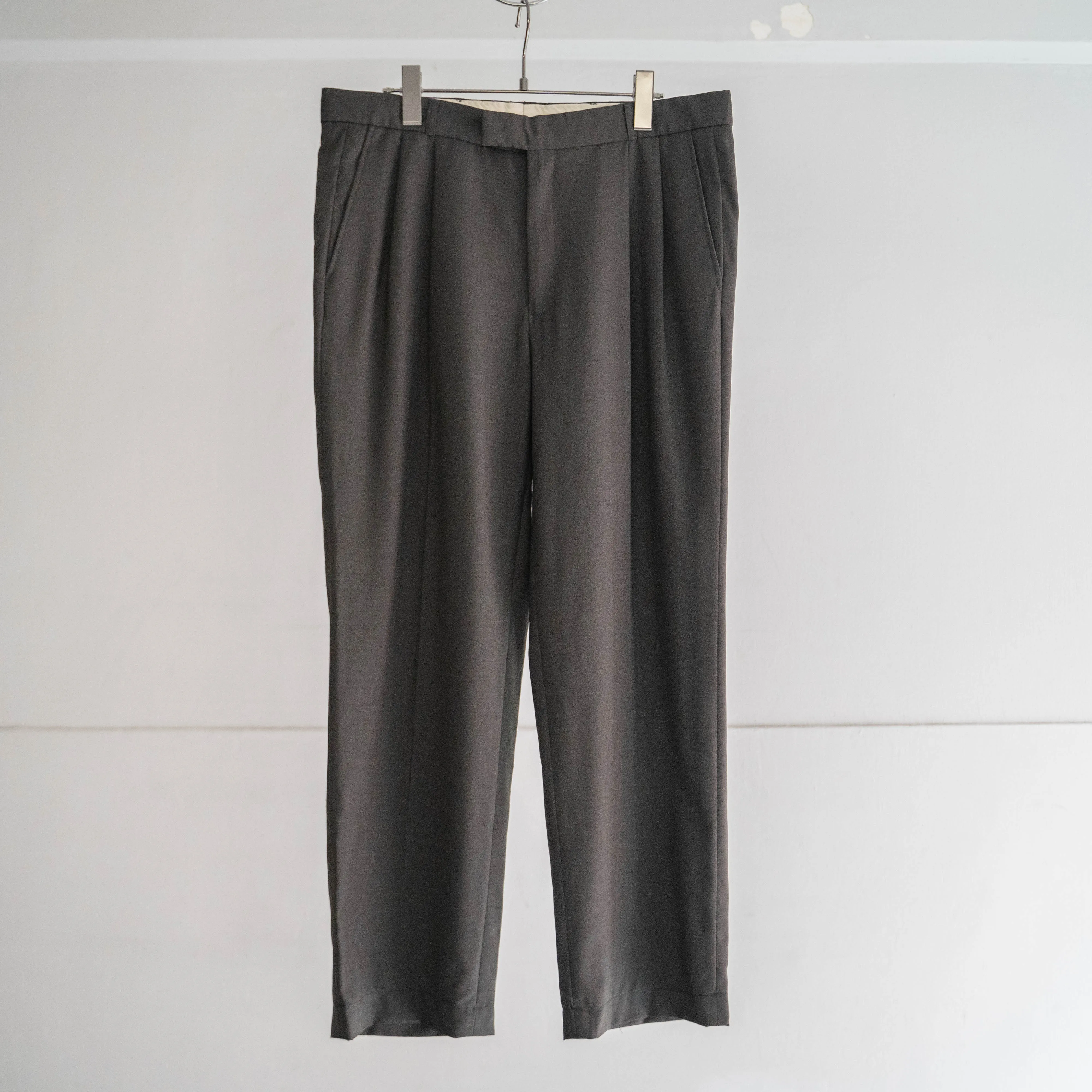 around 1990s Europe dark gray color two tuck summer wool slacks