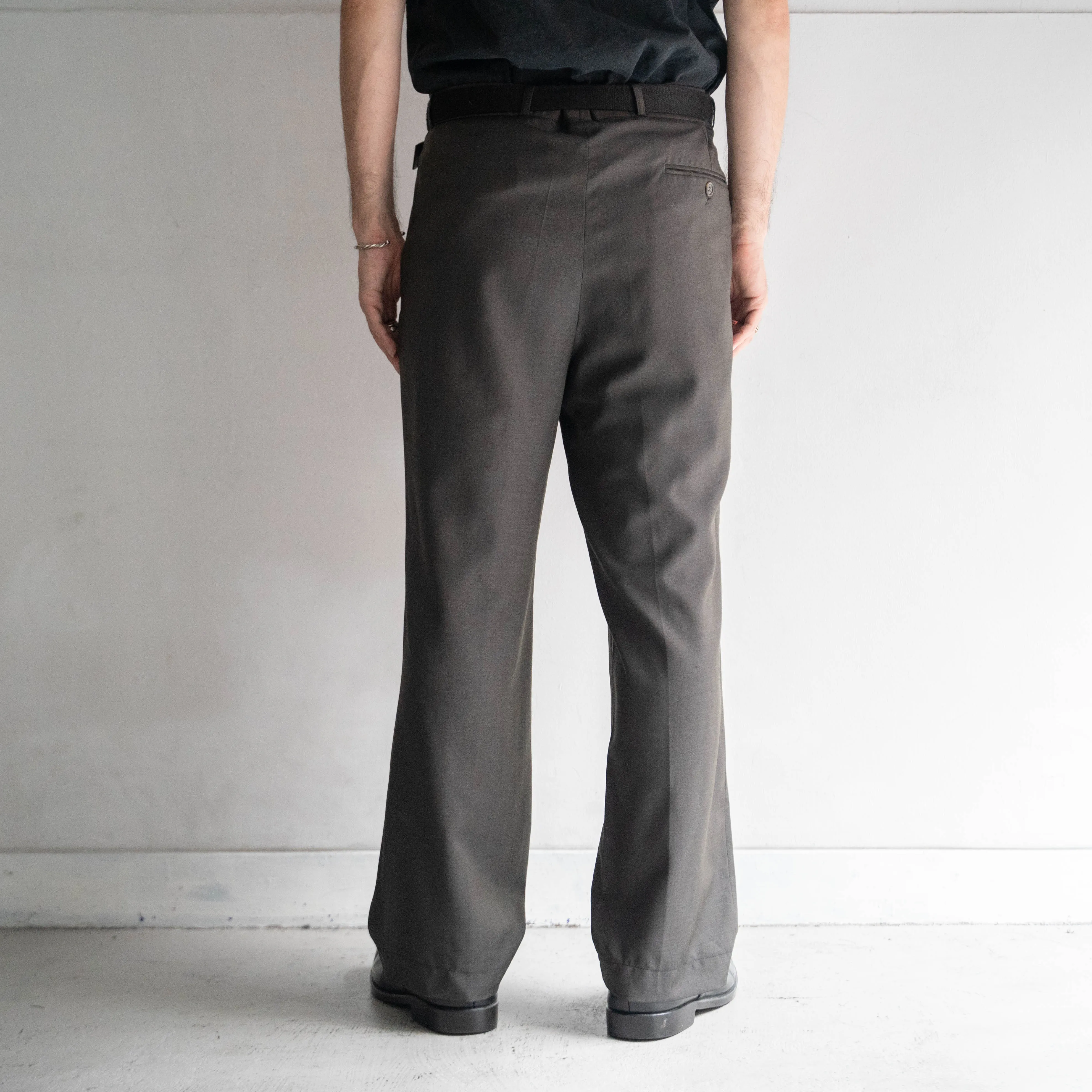 around 1990s Europe dark gray color two tuck summer wool slacks