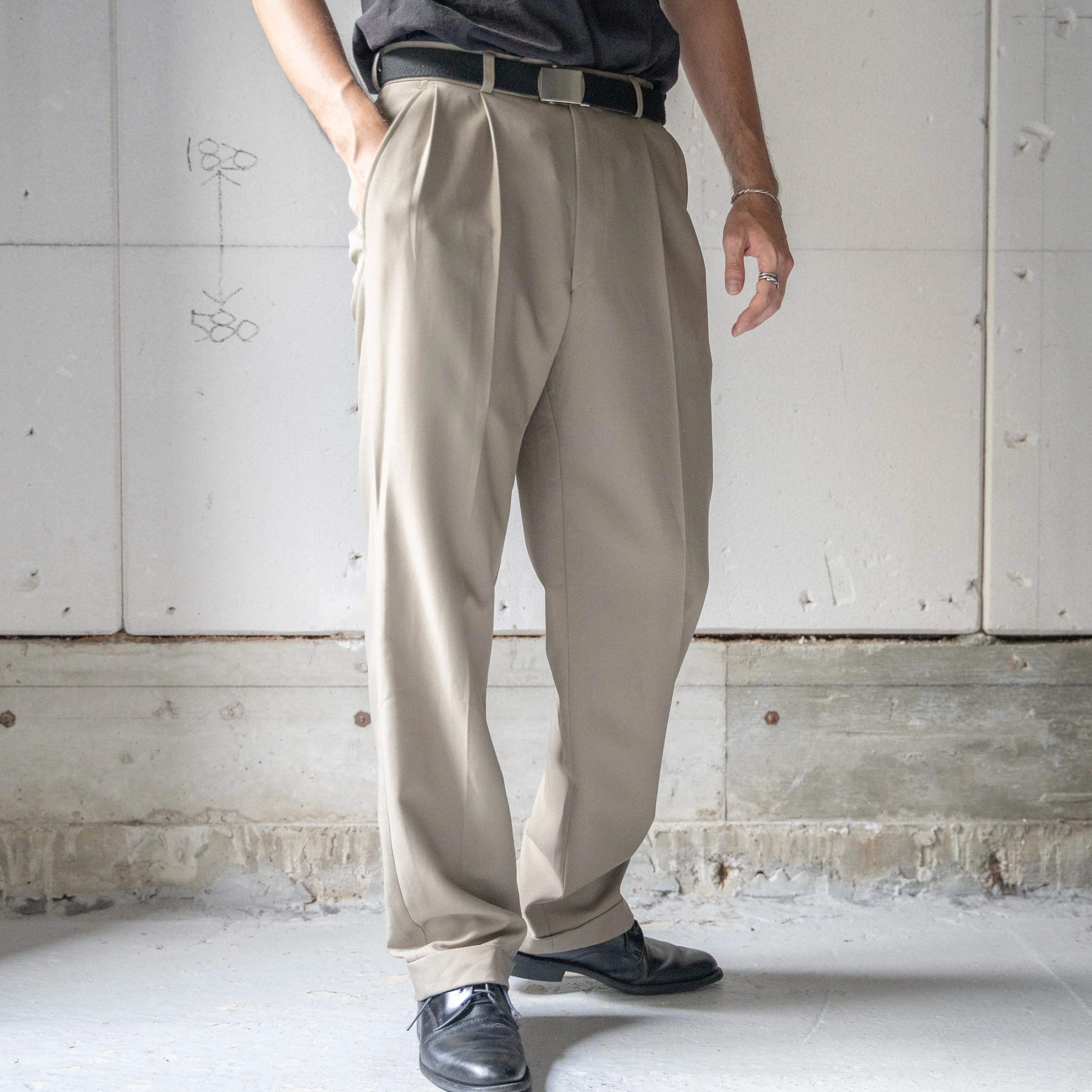 around 1990s khaki beige color poly two tuck slacks -light weight-