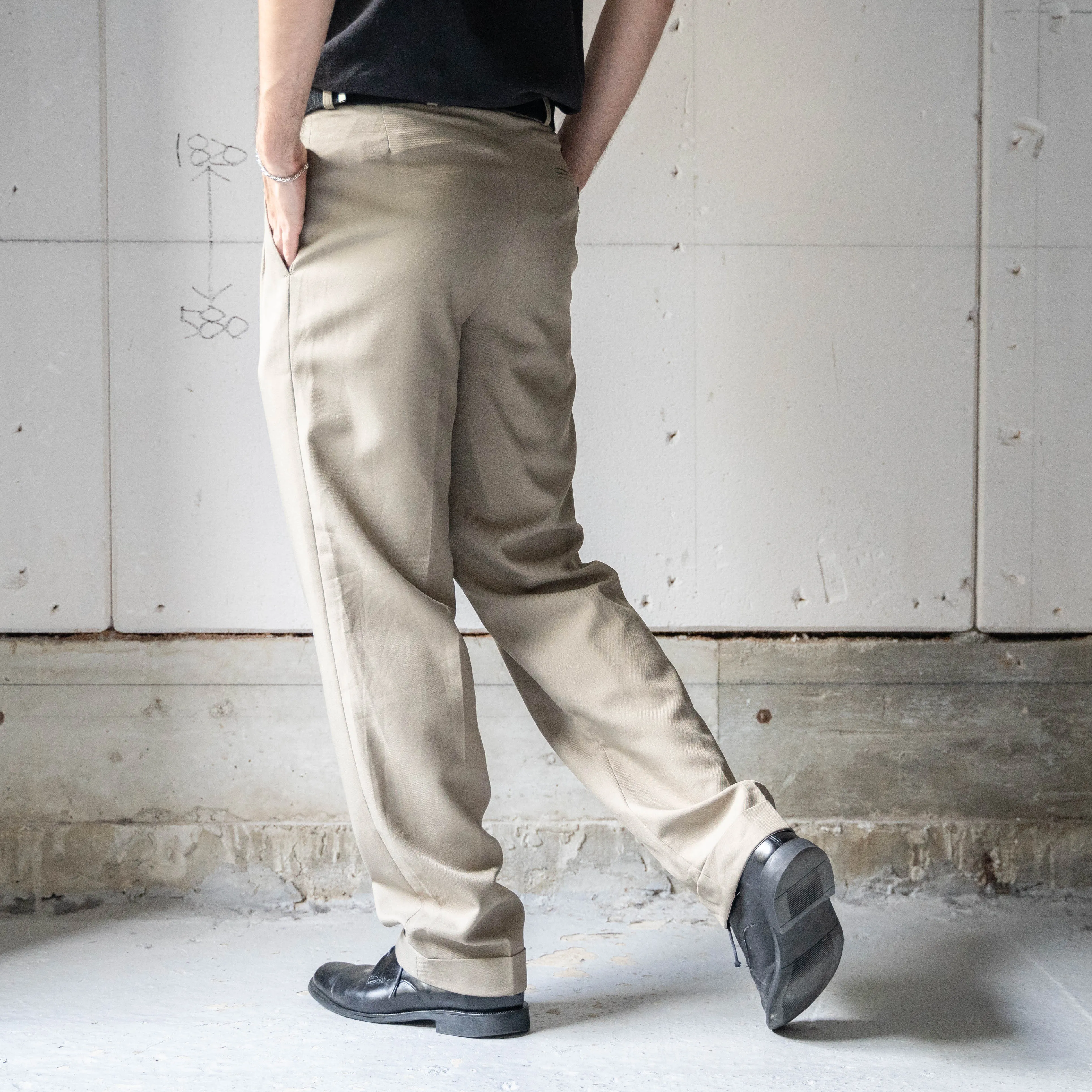 around 1990s khaki beige color poly two tuck slacks -light weight-