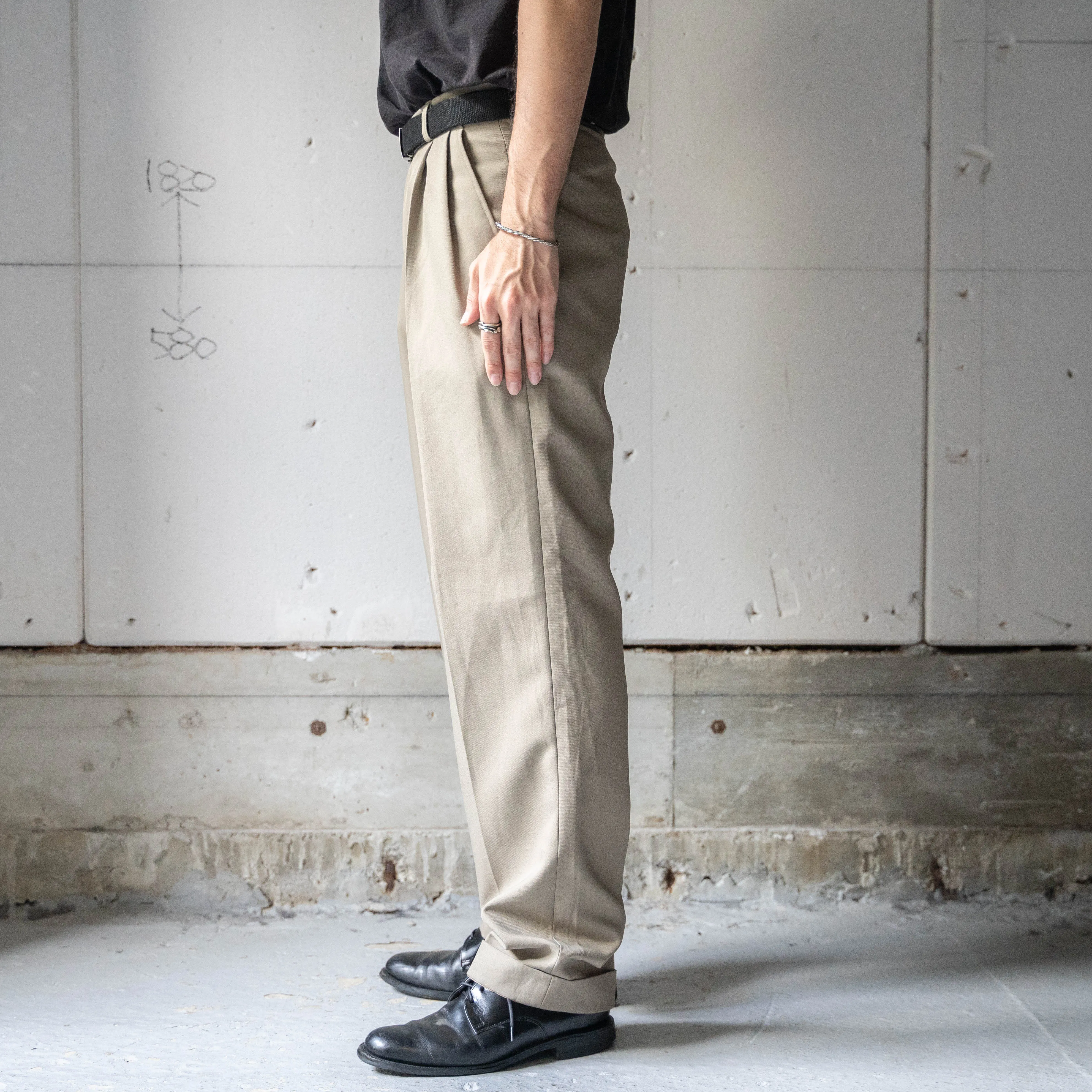 around 1990s khaki beige color poly two tuck slacks -light weight-