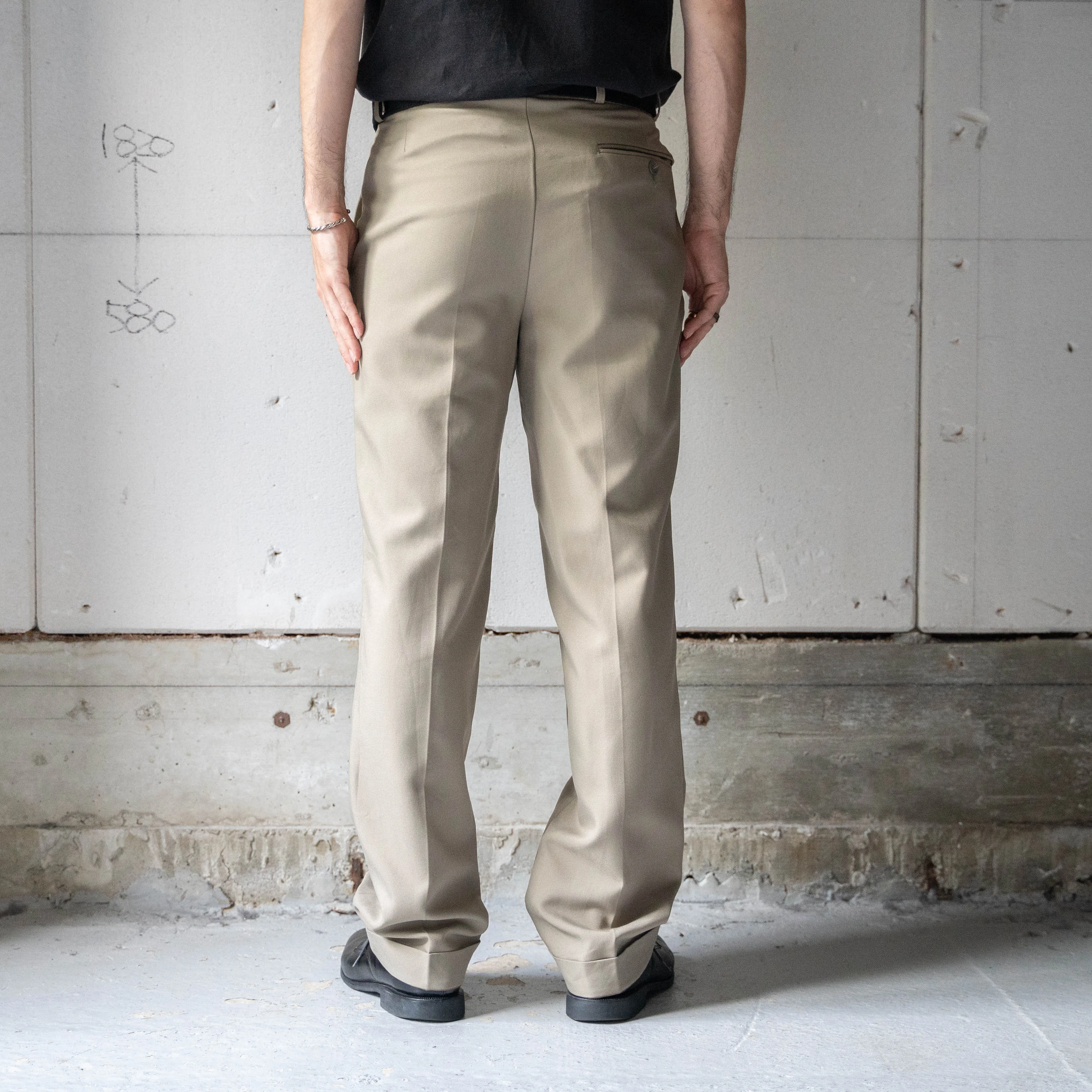 around 1990s khaki beige color poly two tuck slacks -light weight-