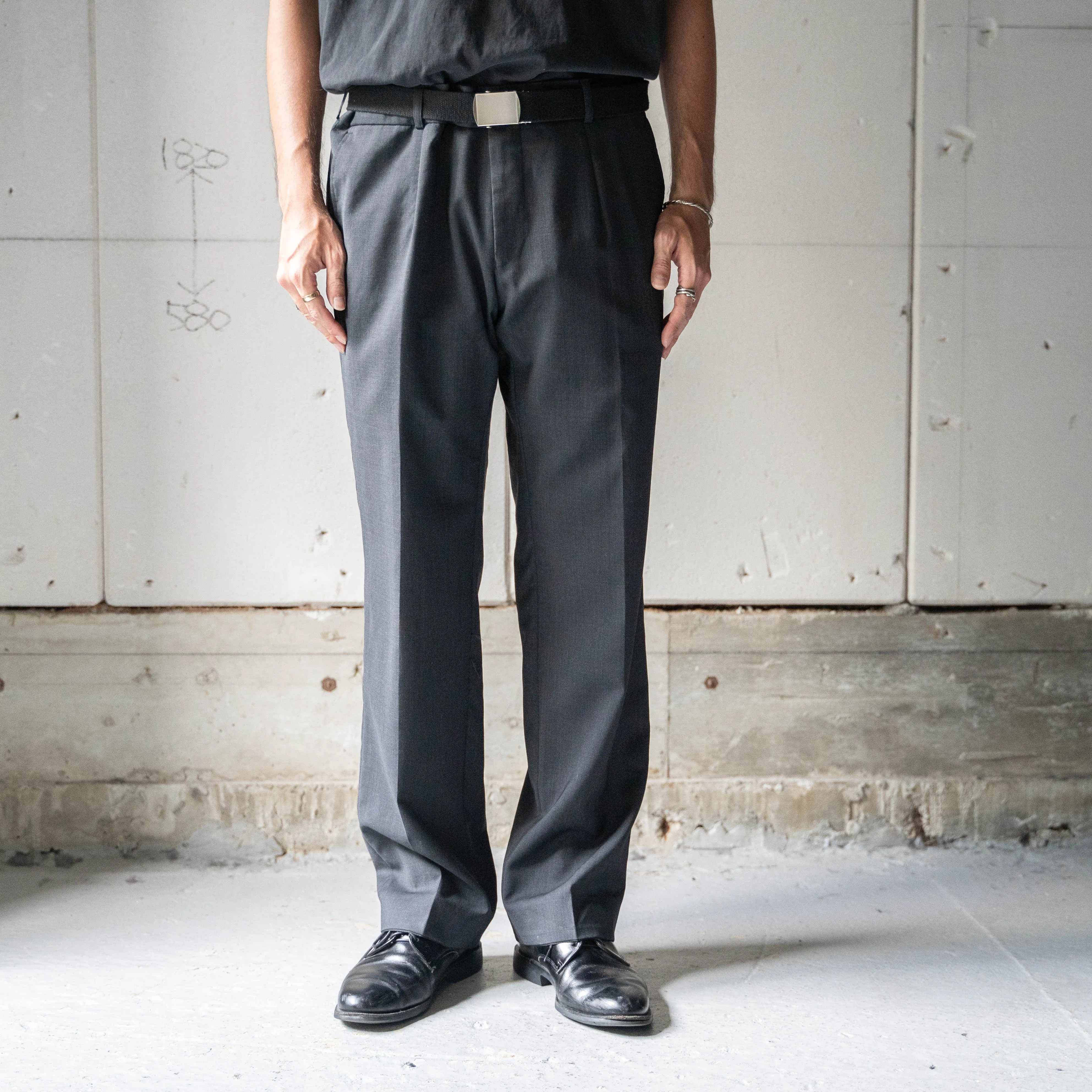 around 2000s black color one tuck summer wool slacks