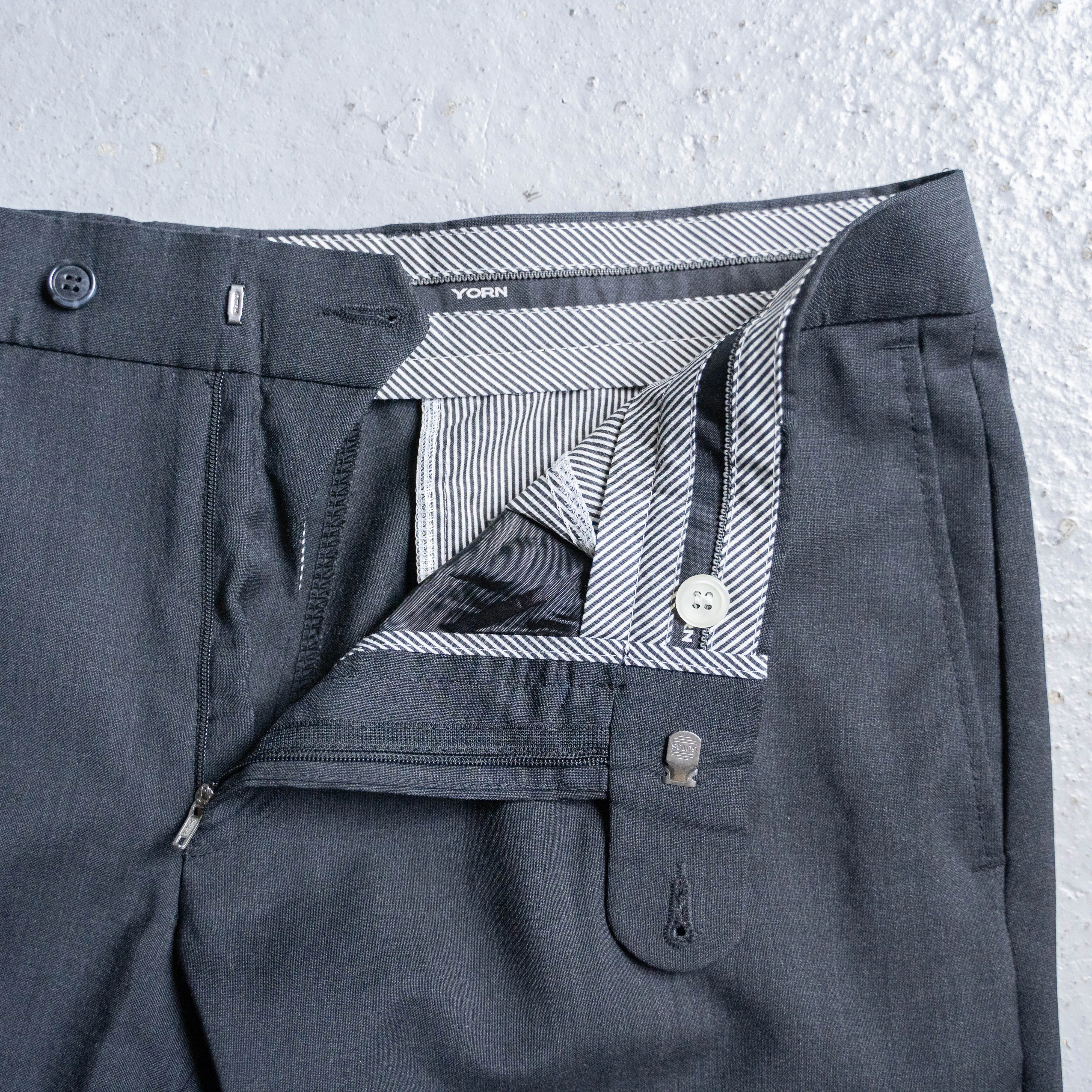 around 2000s black color one tuck summer wool slacks